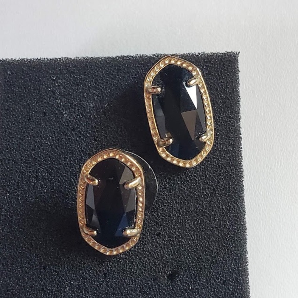 Kendra Scott Ellie Stud Earrings Black Opaque Glass Gold Tone Filigree Oval